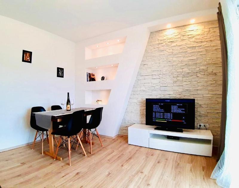 Apartments And Rooms Viskic image