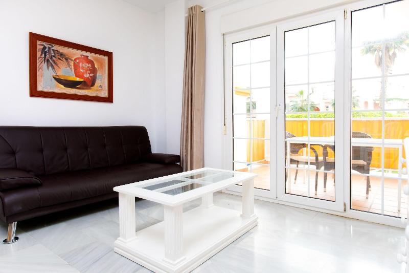 Apartamentos Tura Sticos Almoraide image