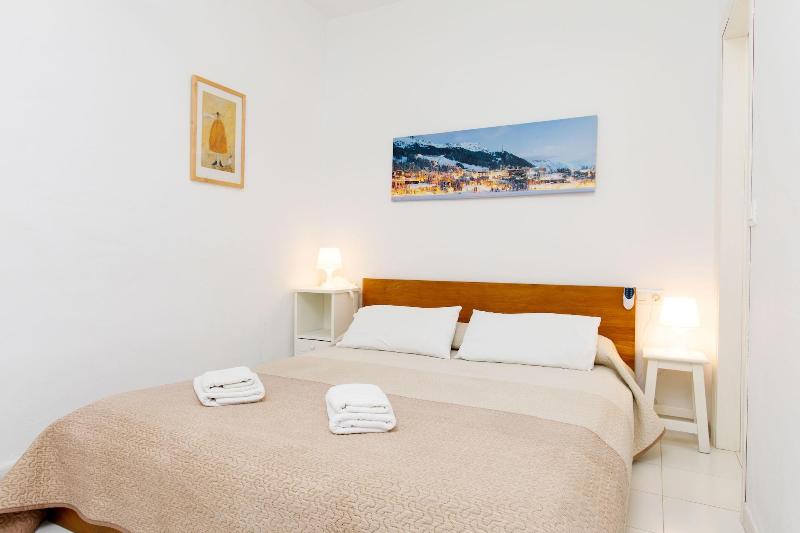 Apartamentos Tura Sticos Almoraide image