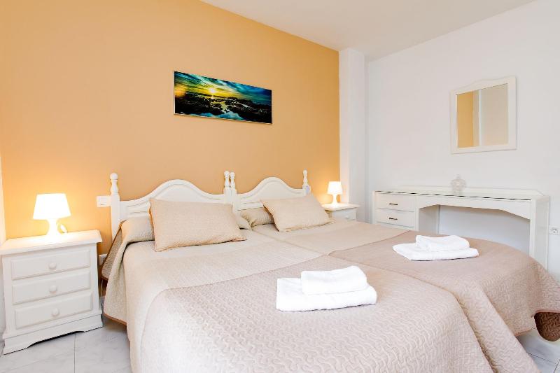 Apartamentos Tura Sticos Almoraide image