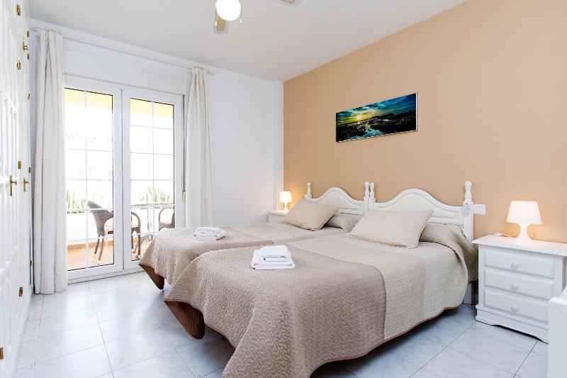 Apartamentos Tura Sticos Almoraide image
