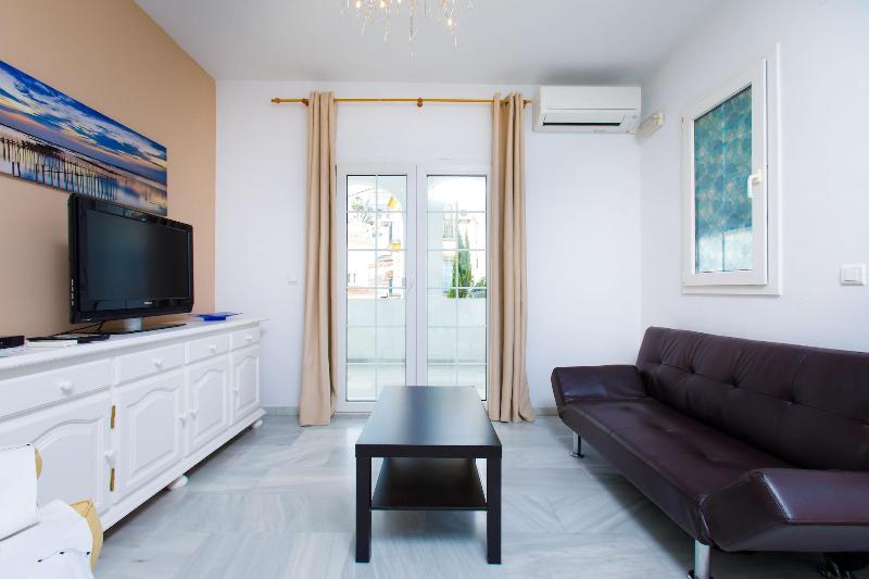 Apartamentos Tura Sticos Almoraide image