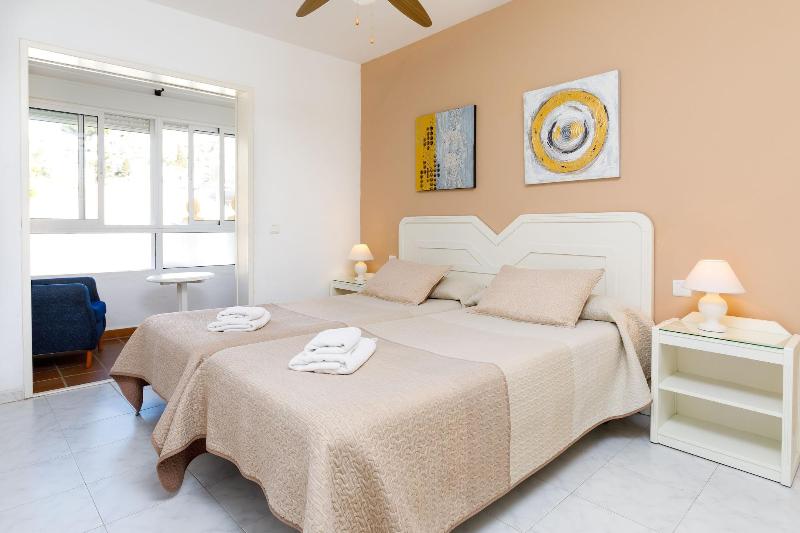 Apartamentos Tura Sticos Almoraide image