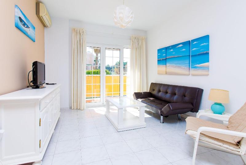 Apartamentos Tura Sticos Almoraide image