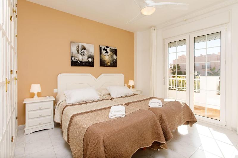 Apartamentos Tura Sticos Almoraide image
