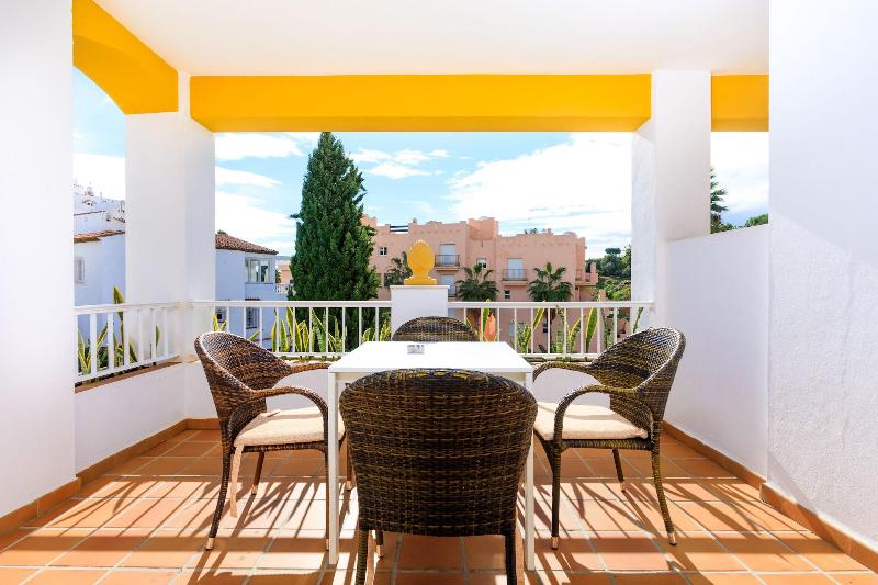 Apartamentos Tura Sticos Almoraide image