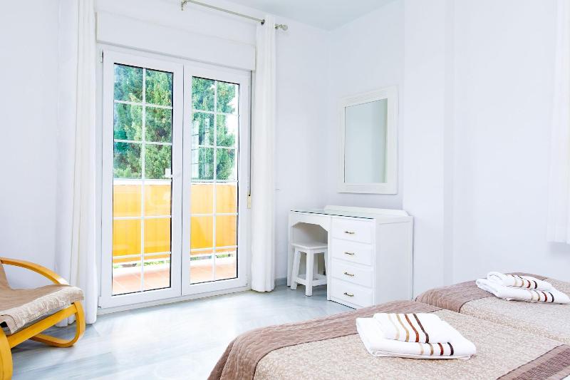 Apartamentos Tura Sticos Almoraide image