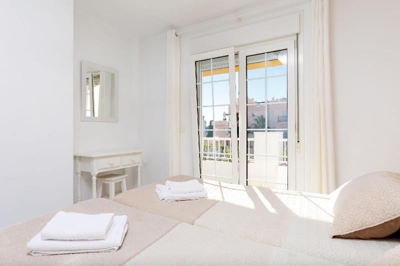 Apartamentos Tura Sticos Almoraide image