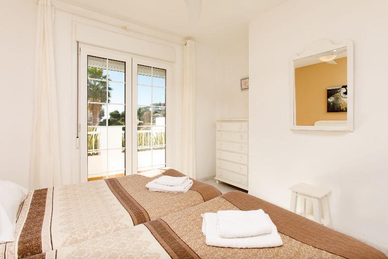 Apartamentos Tura Sticos Almoraide image