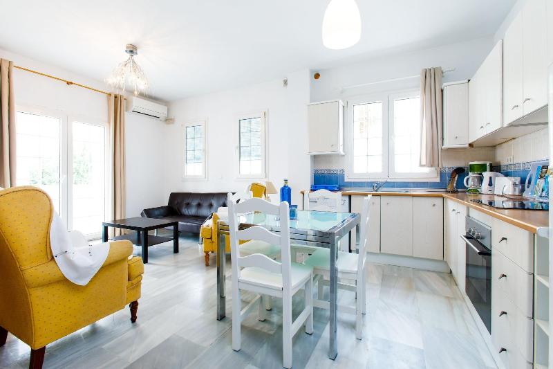 Apartamentos Tura Sticos Almoraide image