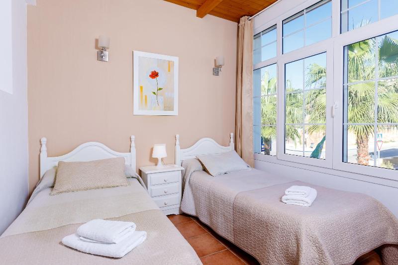 Apartamentos Tura Sticos Almoraide image
