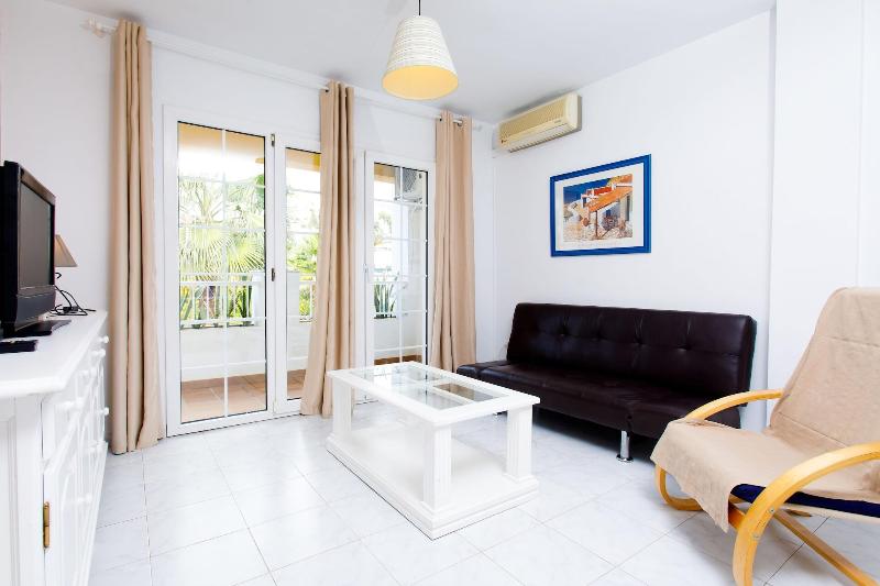 Apartamentos Tura Sticos Almoraide image
