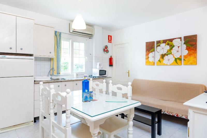 Apartamentos Tura Sticos Almoraide image