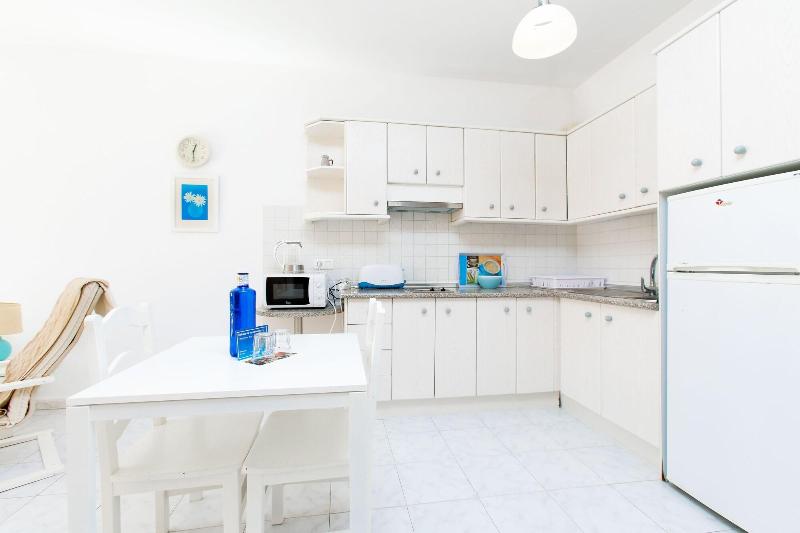 Apartamentos Tura Sticos Almoraide image
