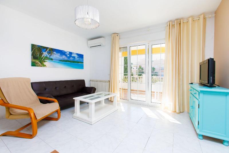 Apartamentos Tura Sticos Almoraide image