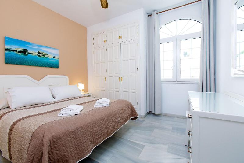 Apartamentos Tura Sticos Almoraide image