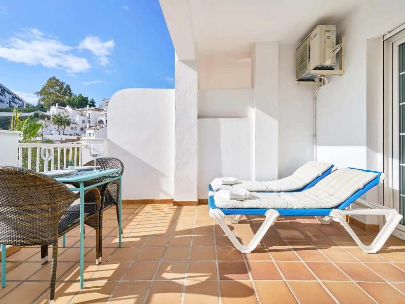 Apartamentos Tura Sticos Almoraide image