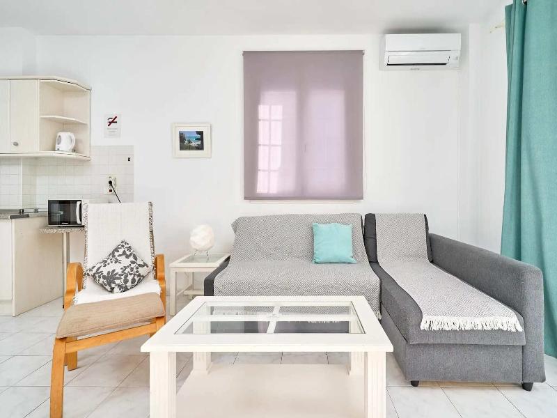 Apartamentos Tura Sticos Almoraide image