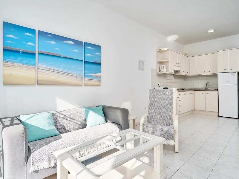 Apartamentos Tura Sticos Almoraide image