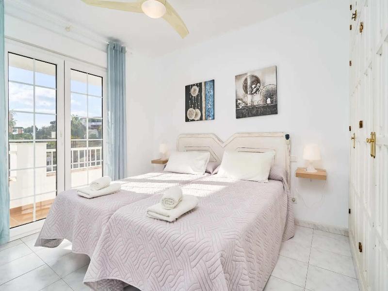 Apartamentos Tura Sticos Almoraide image