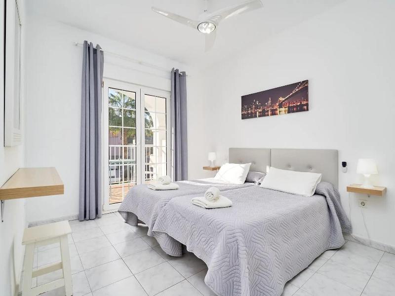 Apartamentos Tura Sticos Almoraide image