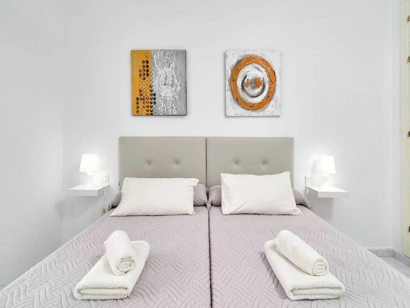 Apartamentos Tura Sticos Almoraide image