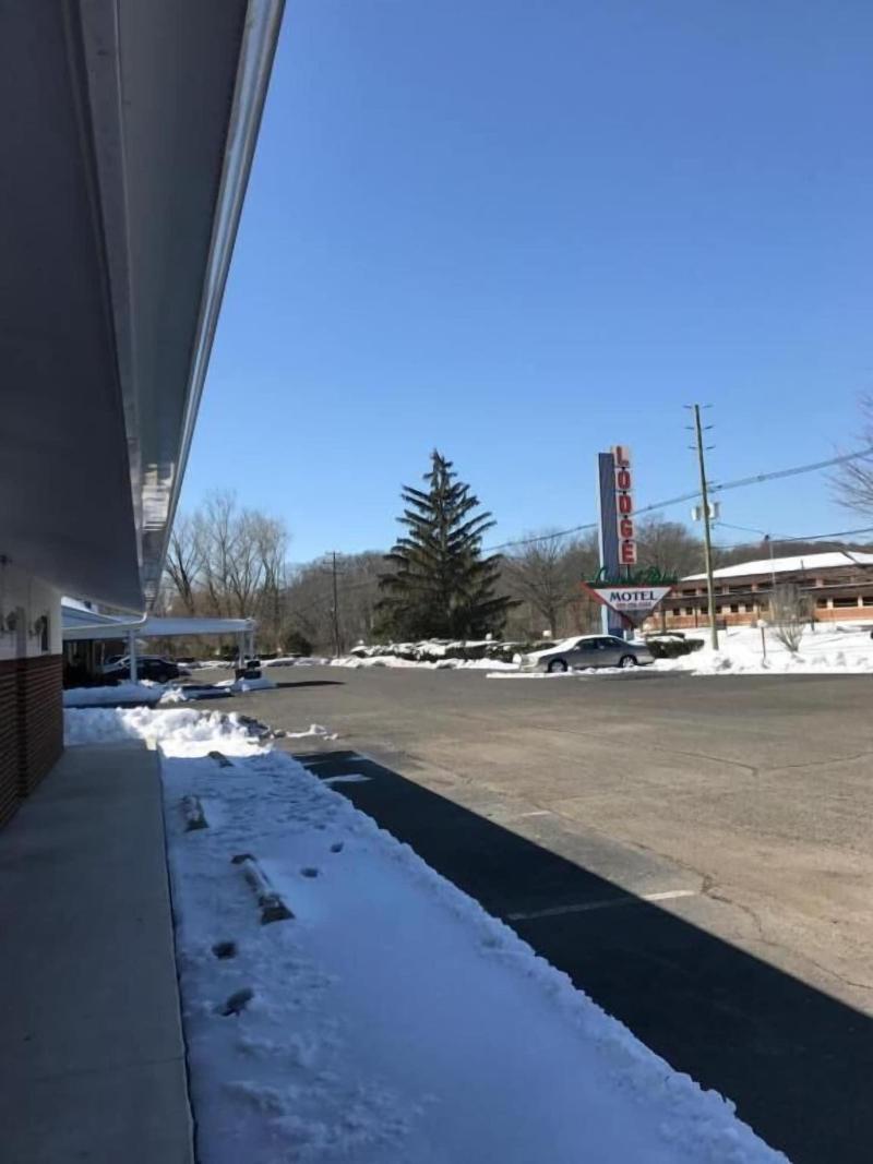 Laurel Notch Motel image