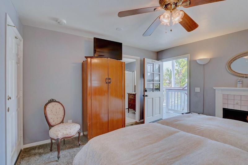 Pelican Cove Inn image