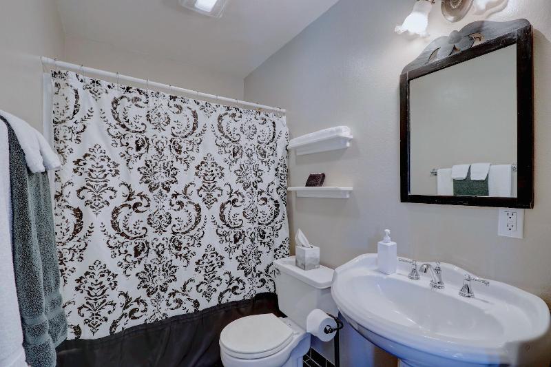 Pelican Cove Inn image