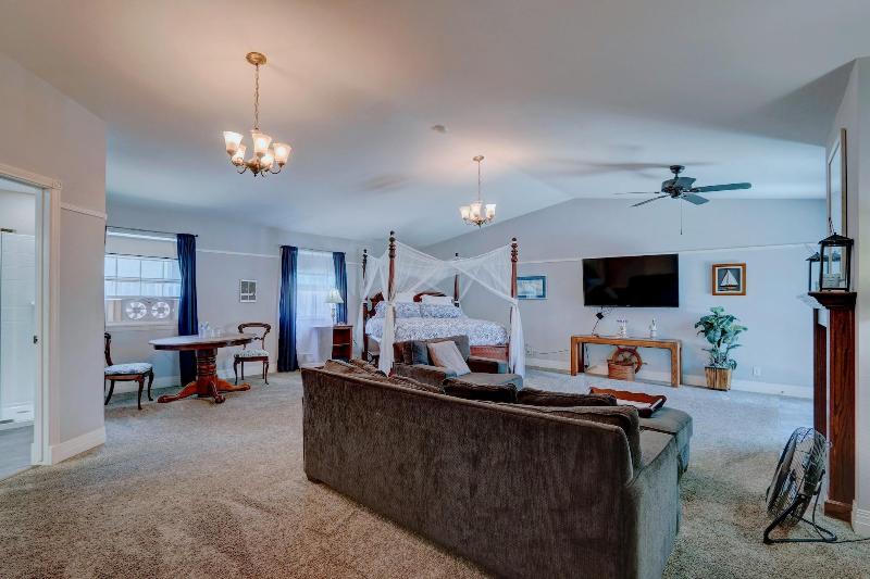 Pelican Cove Inn image