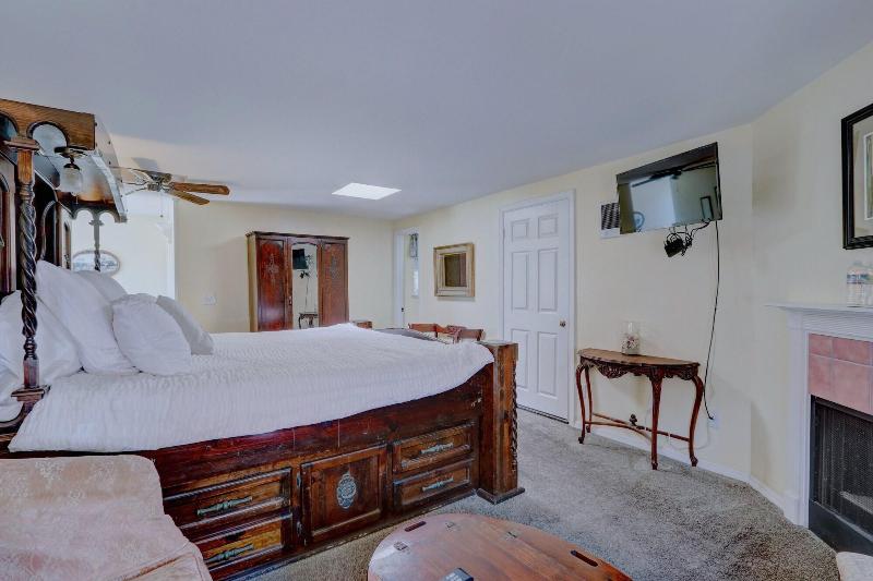 Pelican Cove Inn image