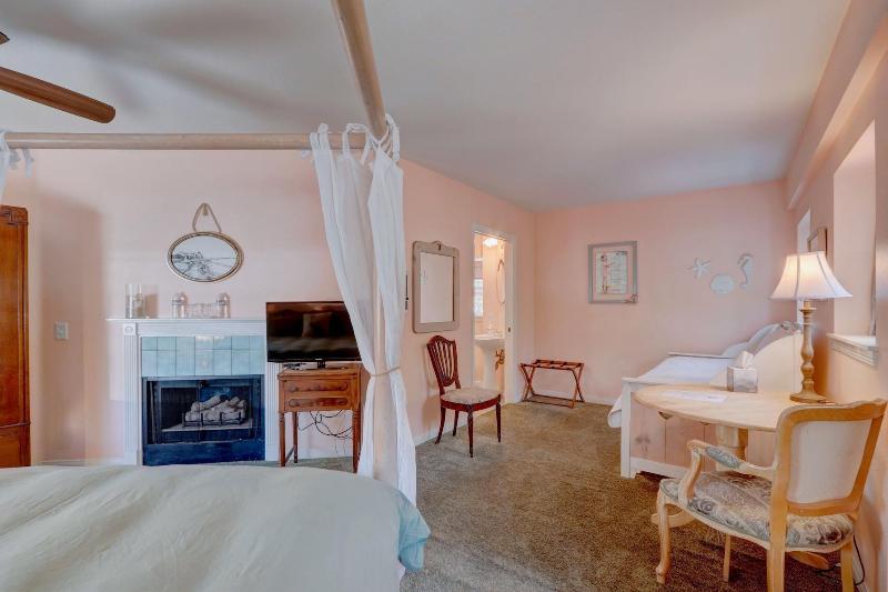 Pelican Cove Inn image