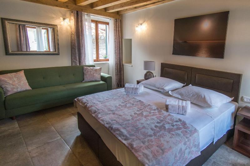 Jr Luxury Guesthouse 2 image