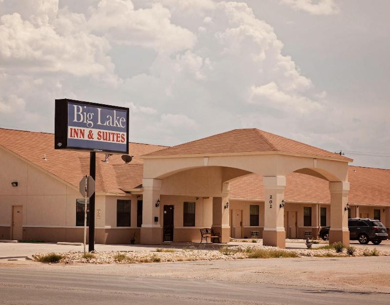 Big Lake Inn Suites — general view