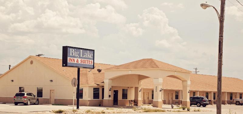 Big Lake Inn Suites — exterior view