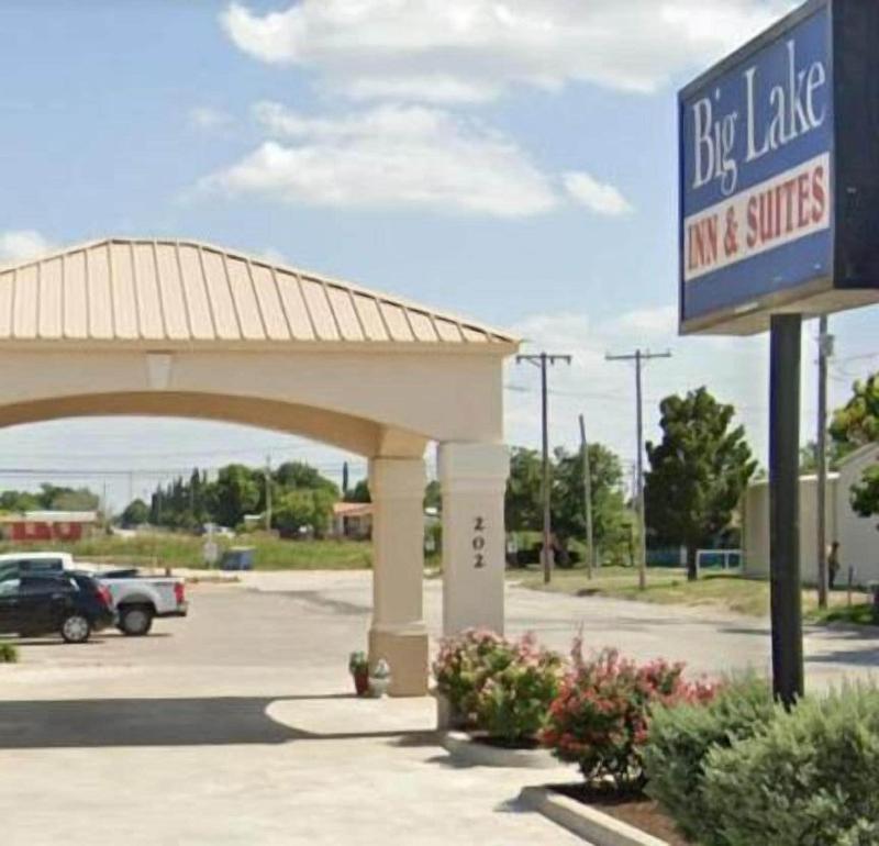 Big Lake Inn Suites — general view