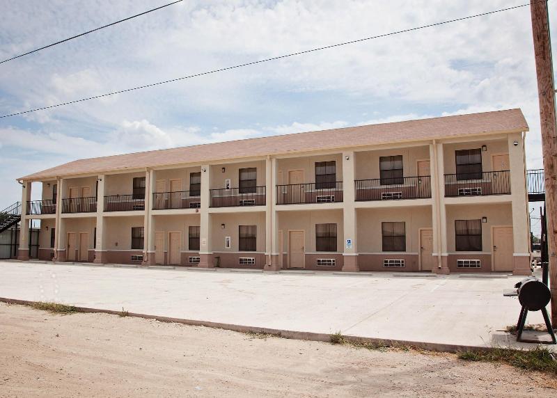 Big Lake Inn Suites — general view