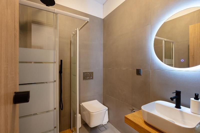 Lilys Apartments image