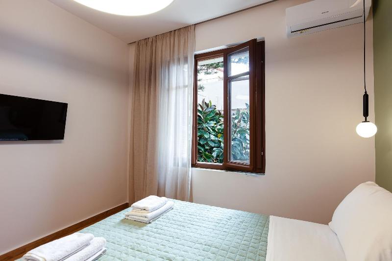 Lilys Apartments image