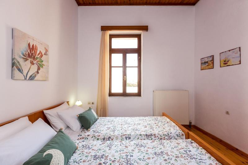 Lilys Apartments image