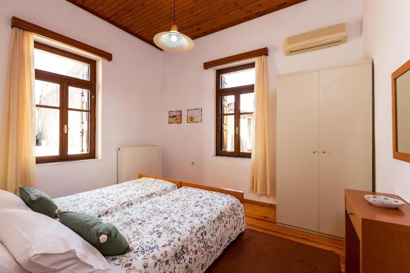 Lilys Apartments image