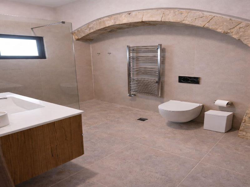 Lilys Apartments image