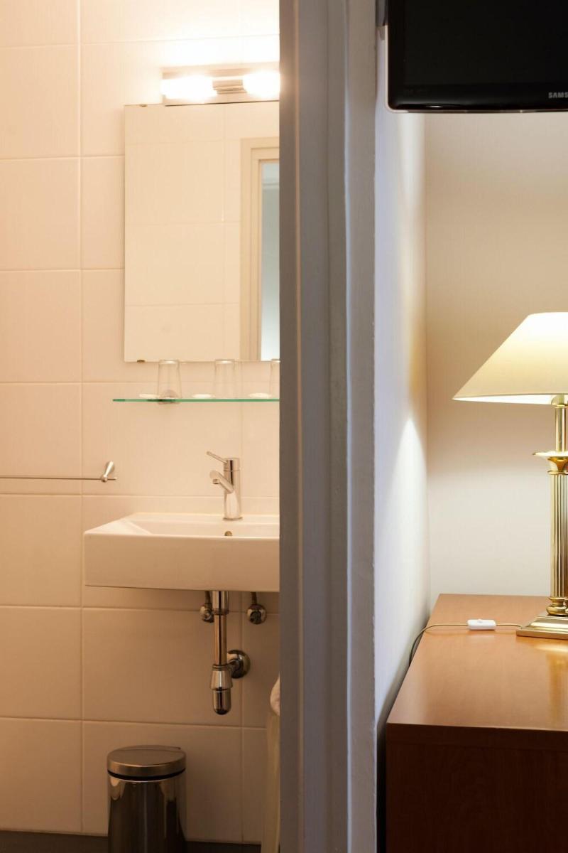 Hostal Roma image