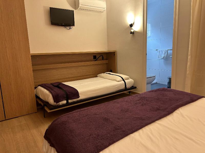 Hostal Roma image