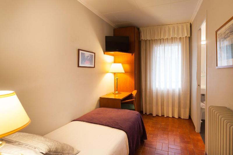 Hostal Roma image