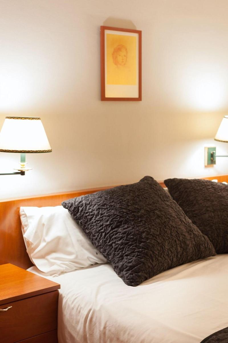 Hostal Roma image
