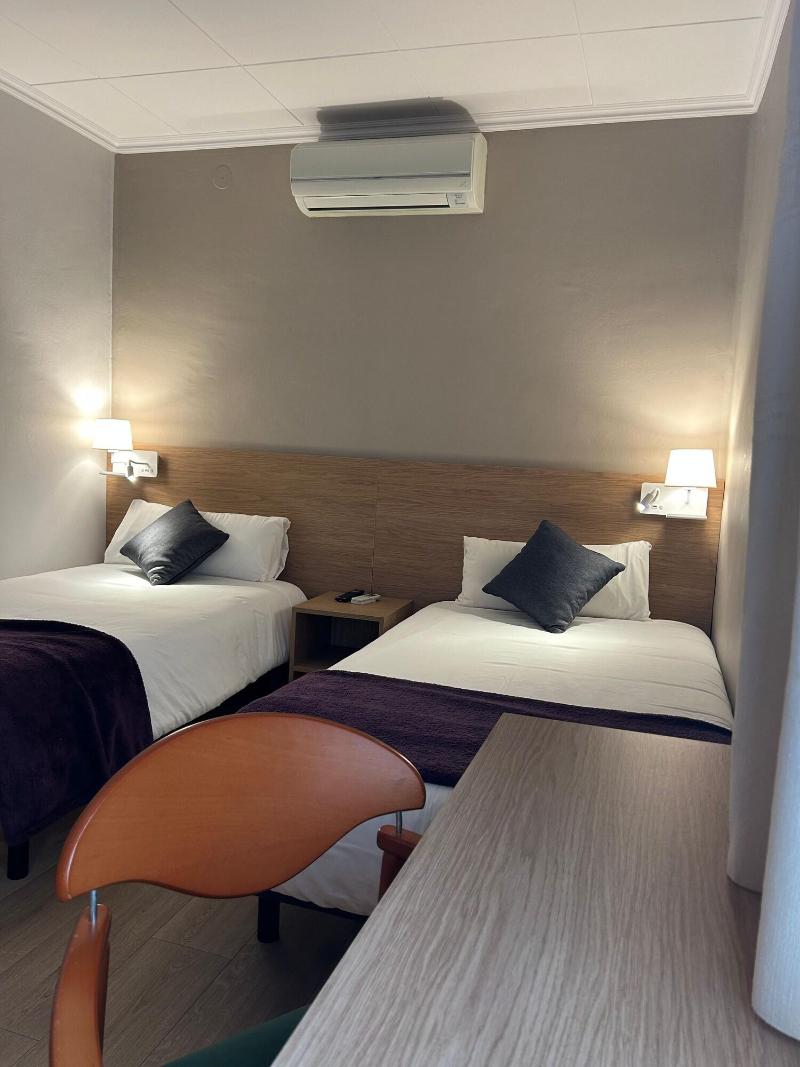 Hostal Roma image