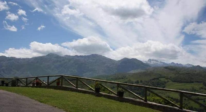 Valle La Fuente image