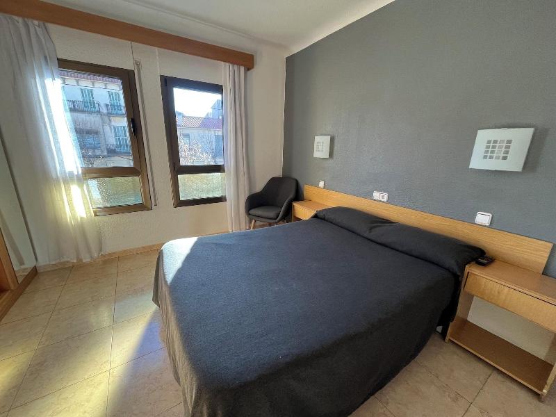 Hostal Tarra S image