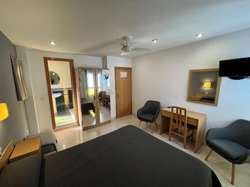 Hostal Tarra S image